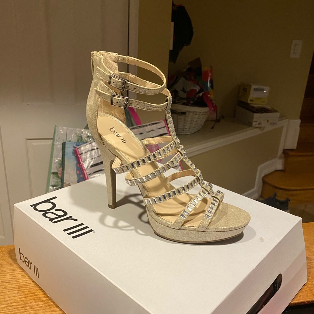 NWT nude high heel